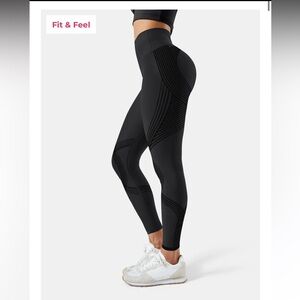 NWOT FANKA BLACK REVERSIBLE BODY SCULT LEGGINGS VELVET ACCENT - SKU:74